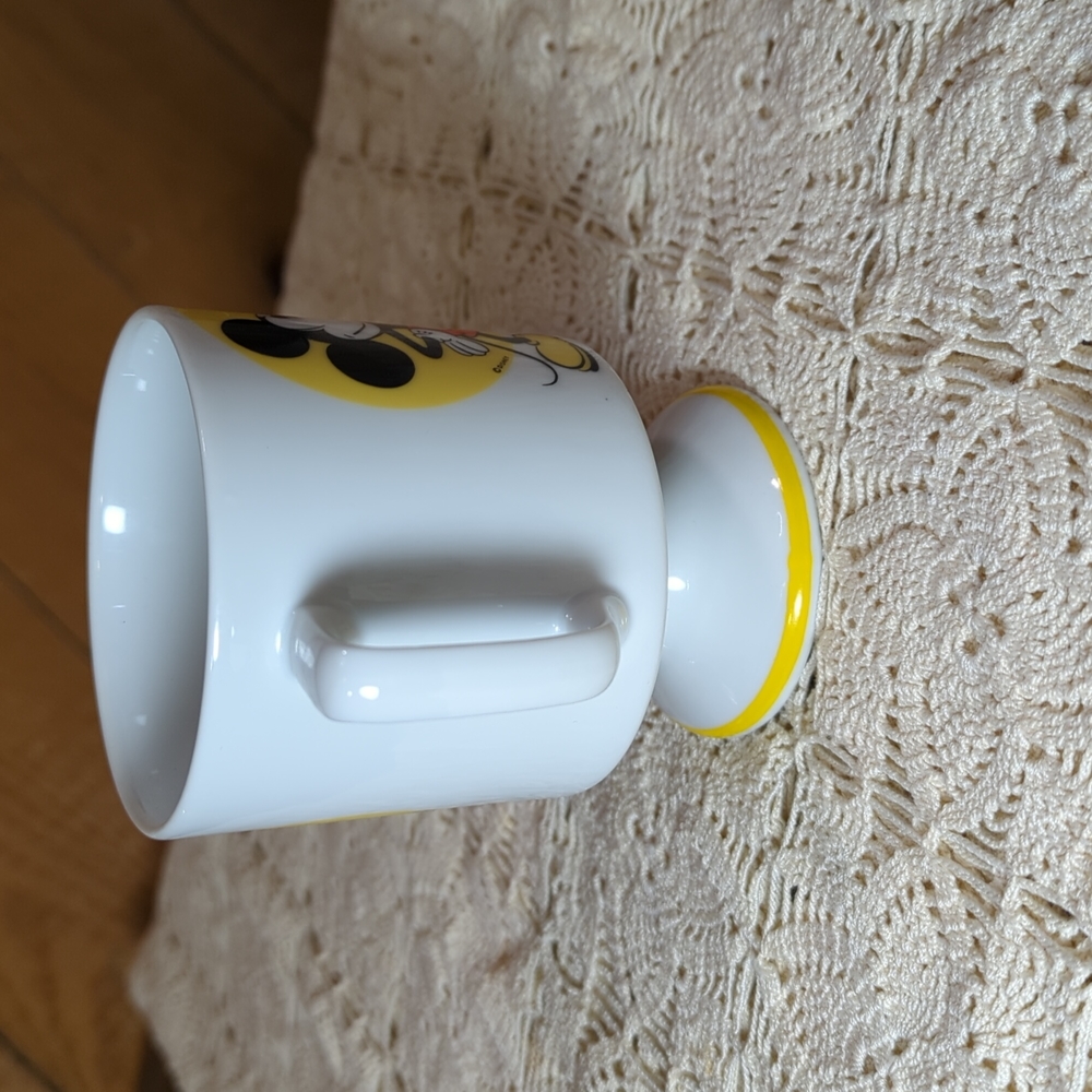 Mickey Mouse footed Disney coffee mug - Picture 2 of 8